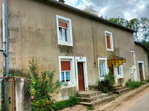 Vaste Maison habitation et terrain paysager