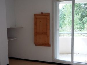 1 février  T2 lumineux  28m2  facs  balcon  garage