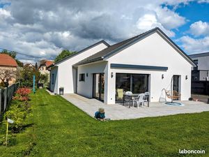 Maison moderne plain pied  au calme avec jardin 6 3 ares