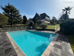 Maison familiale avec piscine et vue panoramique exceptionnelle