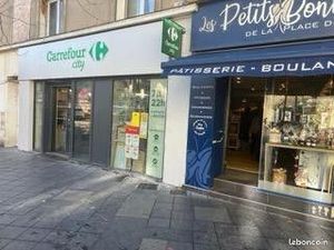 Local commercial 240 m²