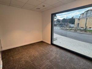Bureau  local professionnel avec salle d’attente-charges incluses-parking gratuit