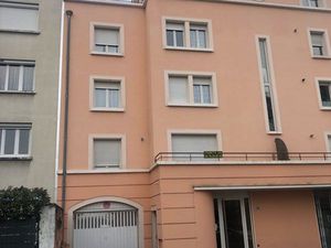 53m2 avec balcon  métro ligne D