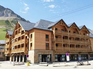 Local d'Activités 127 m² LA MONGIE