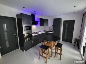 Maison de ville avec garage refaite a neuf 135000