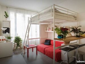 Beau studio  lumineux  très équipé dans immeuble sécurisé avec gardienne  proximité grande