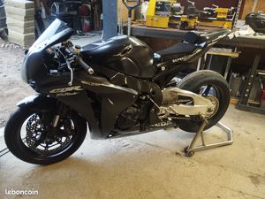HONDA CBR 1000 RR PISTE