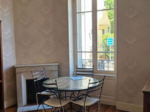 Appartement de charme T3  57m2  RdC Surélevé  Centre ville proche Jaude  parquet  cheminée