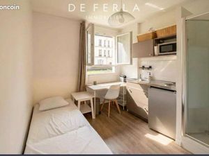 Studio rénové de 9 m2 à 1 minute de la rue du Commerce. Paris XV