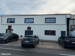 Locaux professionnels 70 m² – 2 bureaux + salle de réunion – Le Lavandou