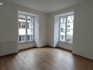 Beau et lumineux 2 pièces de 37 3 m²  Grand Rue à Strasbourg centre ville  proche gare et 