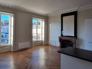 Appartement t2 authentique et neuf acces jardin hyper centre ville montmorillon