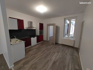 Apparemment 3 chambre avec cour