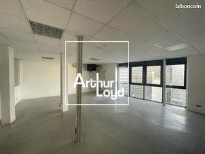 Local industriel 251 m²