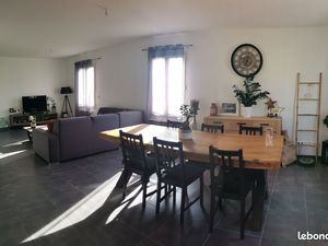 T3  81m2 avec terrasse et 2 stationnements