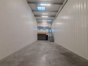 Local professionnel 216m2