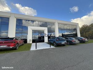 Bureaux 834 m²