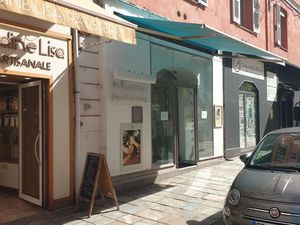 A A louer-local commercial-45 m2-emplacement stratégique-hyper centre-ville de Bastia. ■À 