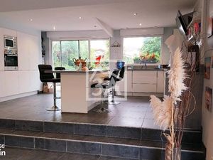 Pavillon 8 pièces 257 m²