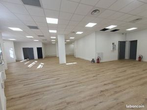 Bureaux rénovés 169 m² + cour privative + parkings – Montpellier Antigone