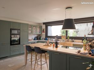 Demeure d'exception rénovée : 210 m² de confort et vue panoramique