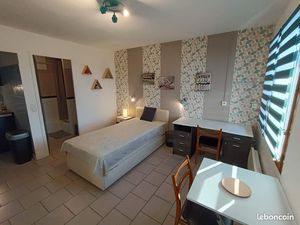 Joli studio meublé TOUT INCLUS libre mi-janvier