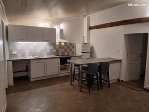 Charmant T3 de 53 m2 à St Zacharie  refait à neuf