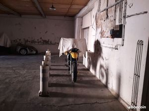 Particulier Loue Parking Moto Scooter
