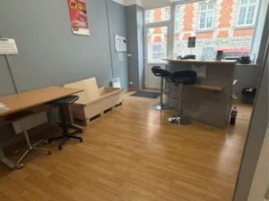 À LOUER – Local commercial 20 m² – centre de Cambrai
