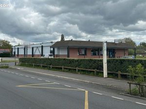 ABBEVILLE (80) - 1000 m2 - A VENDRE LOCAL A USAGE COMMERCIAL  BUREAU OU ACTIVITE