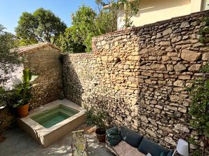 Maison de ville Révolution avec jardin et bassin