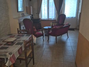 Loue petite maison de ville entièrement meublée