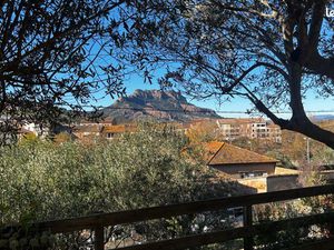 Maison individuelle et appartement avec vue sur le rocher