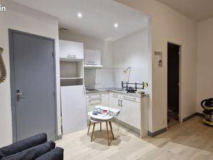 Uzes CV part loue studio meublé