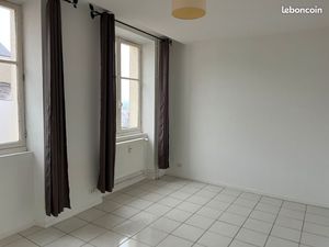 Studio 27 m² situé à Laon ville haute  proche mairie  université