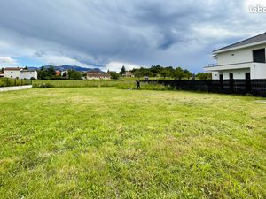 TRES RECHERCHE - Vente terrain viabilisé constructible plat de 758m2 Coublevie