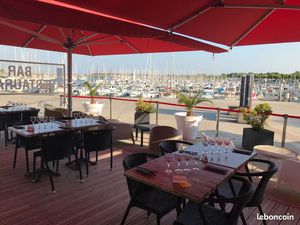 Bas restaurant sur port de plaisance