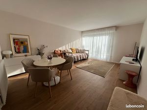 T2 de 56 m² entièrement rénové – Terrasse plein sud – Parking privé – Centre de Royan