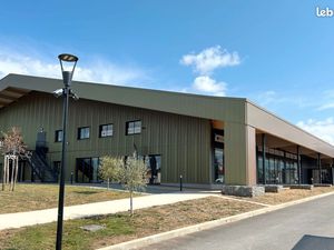 À Louer – Plateau de bureaux équipés 133 50 m² – CEDREA SISTERON (R+1)