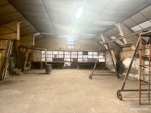 Local professionnel 150 m² Novalaise