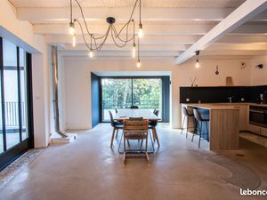 Propriété 6 pièces 143 m²