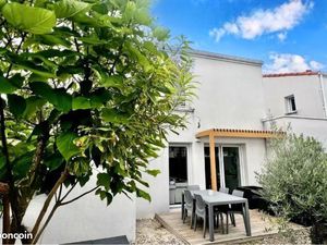 À louer maison avec 3 ch meublé avec garage   location à l année