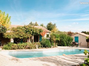 Jolie villa 3 chambres  1 sdb  garage et piscine