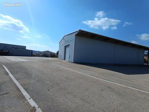 Hangar à louer Remoulins