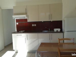 Studio semi-meublé de 26 m2 proche centre ville avec parking