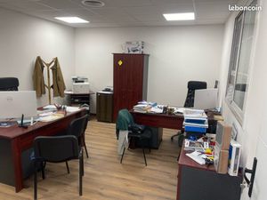 Local professionnel avec Bureau