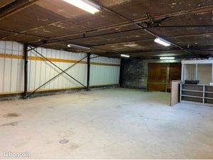 Location Hangar / entrepôt 200 m² sécurisé  proche  grand axe routier