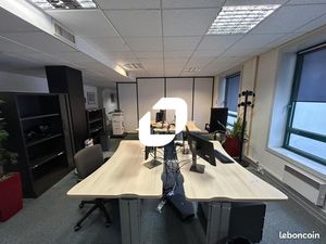 Bureau 233 m²