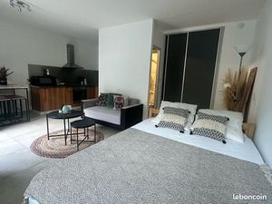 Loue grand studio meublé