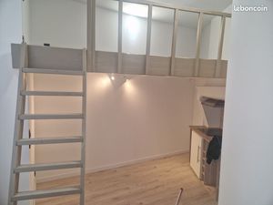 Studio entierement refait a neuf mezzanine Capucins